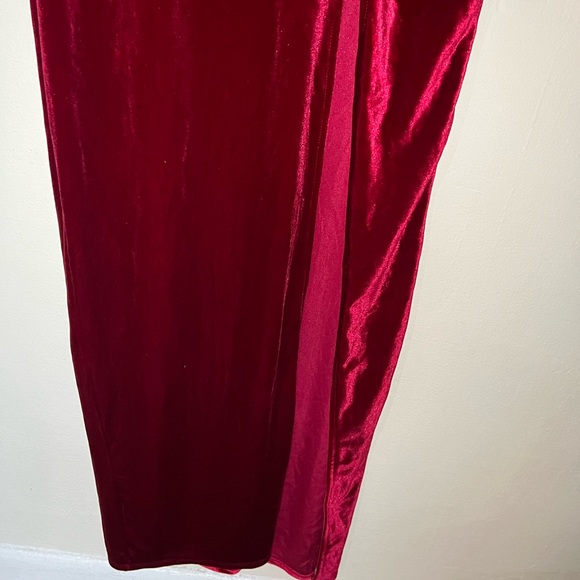 Thigh High Front Slit Velvet Dress - Wine M - Picture 6 of 7